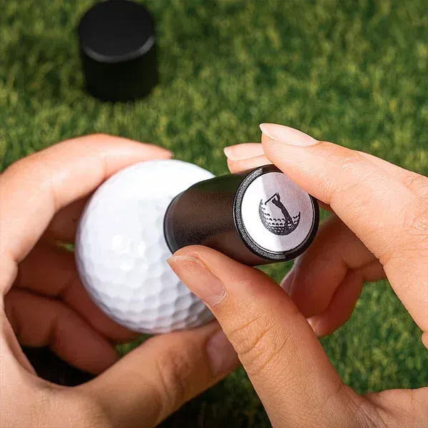 Personligt logo ikon golfboldstempel med metalæske
